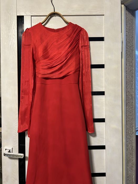 Платье красное