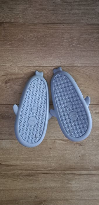 Papuci Crocs și rechin noi