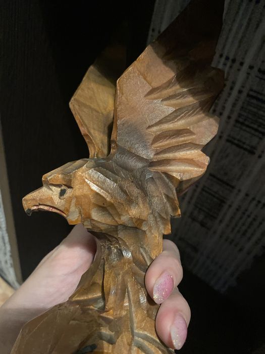 Продам деревянную статуэтку беркут