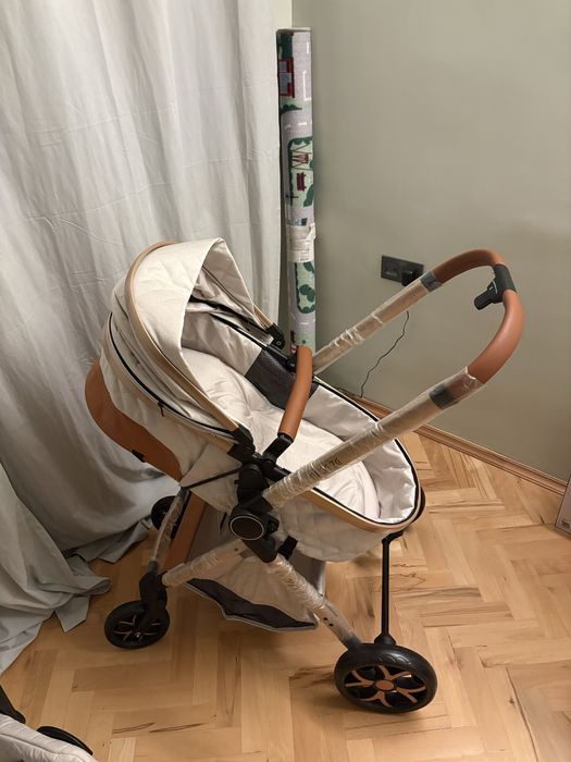 Нова бебешка количка 3 в 1 със столче за кола
