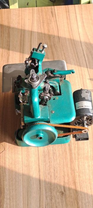 Продаю оверлок 3х нитки