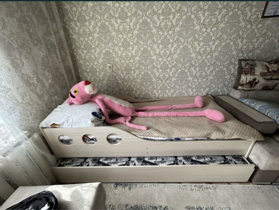 Продам двухяростную  кровать