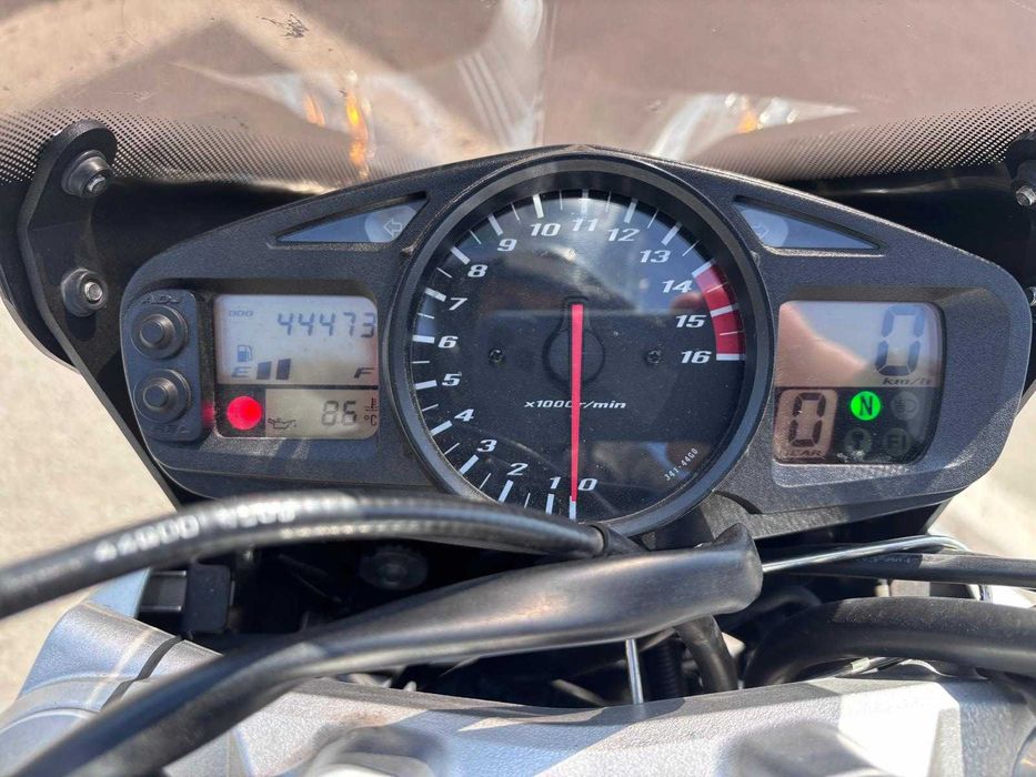 Suzuki GSR600 2008