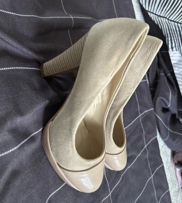 Lin Lon Pantofi cu toc Bej marime 37