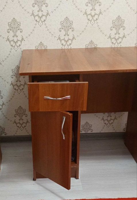 Игровой ПК uchun stol sotiladi