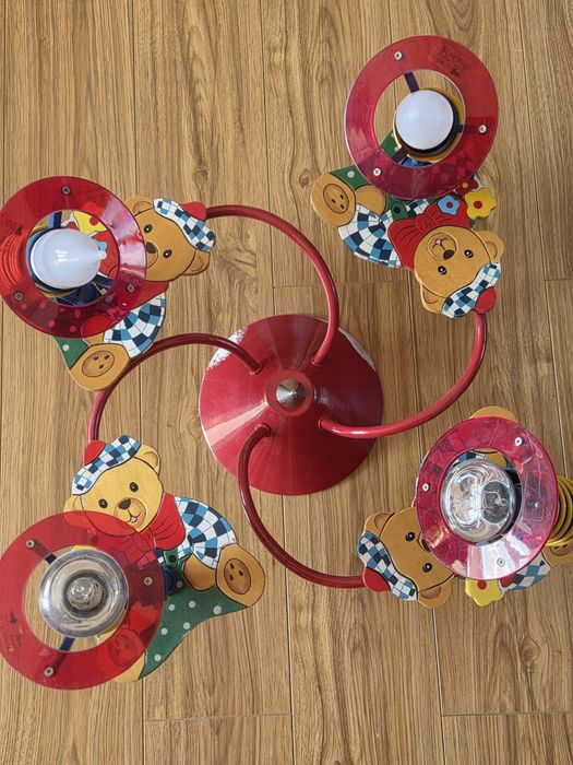 Corp iluminat  impecabil camera copilului