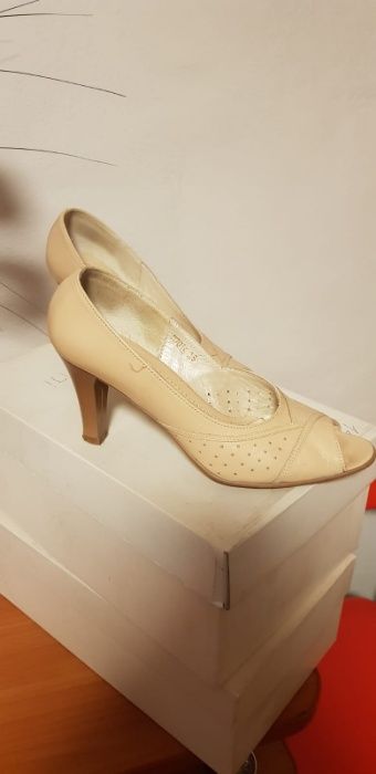 Pantofi din piele nude 36