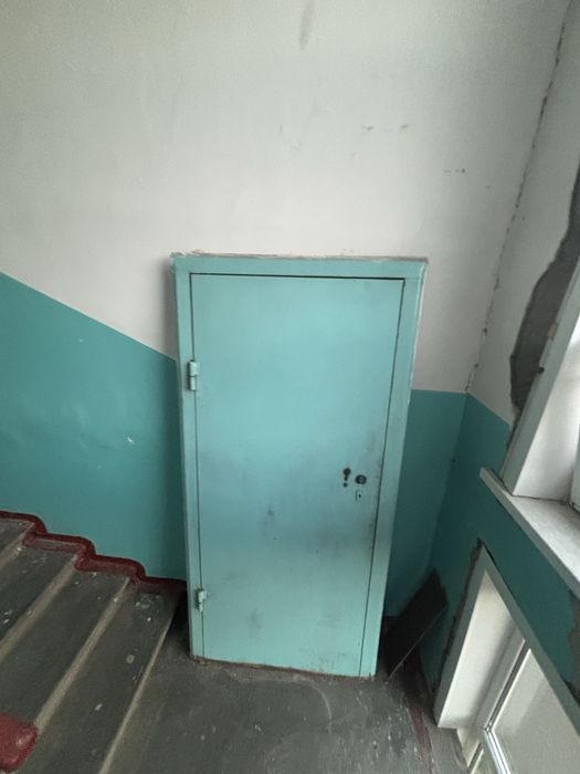 дверь железная, срочно продам