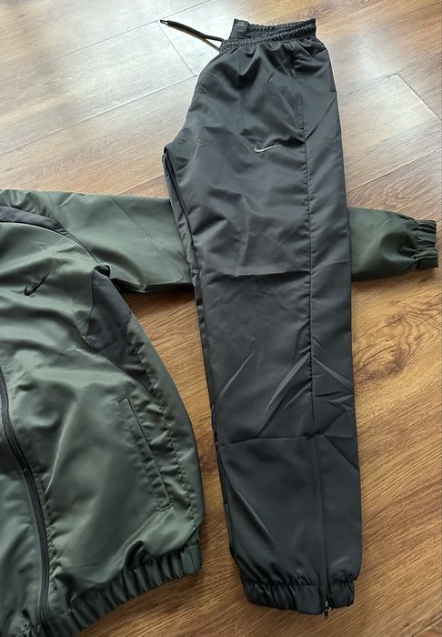 Мъжки,шушлеков екип Nike с масленозелено горнище и черно долнище