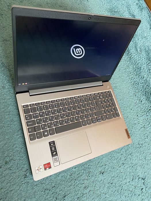 Лаптоп Lenovo IdeaPad 3 15,6" Full HD, AMD Athlon 3050U, SSD 256 GB, Linux Mint