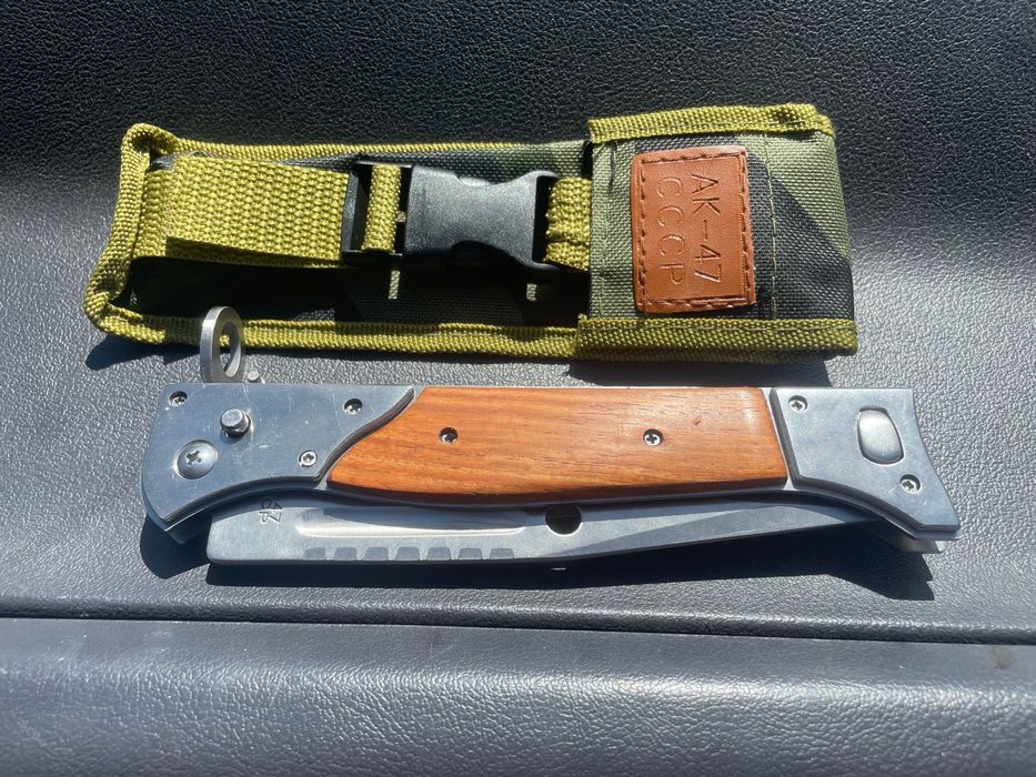 Боен нож тип байонет за автомат калашников.