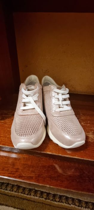 Кожаные кроссовки 37р