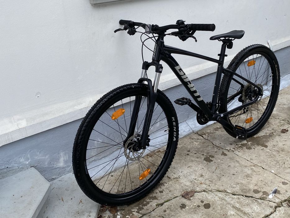 Vând bicicleta Giant Talon