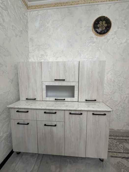 Kuxoniy mebel sotiladi. Holati yaxshi, toza ishlatilgan.