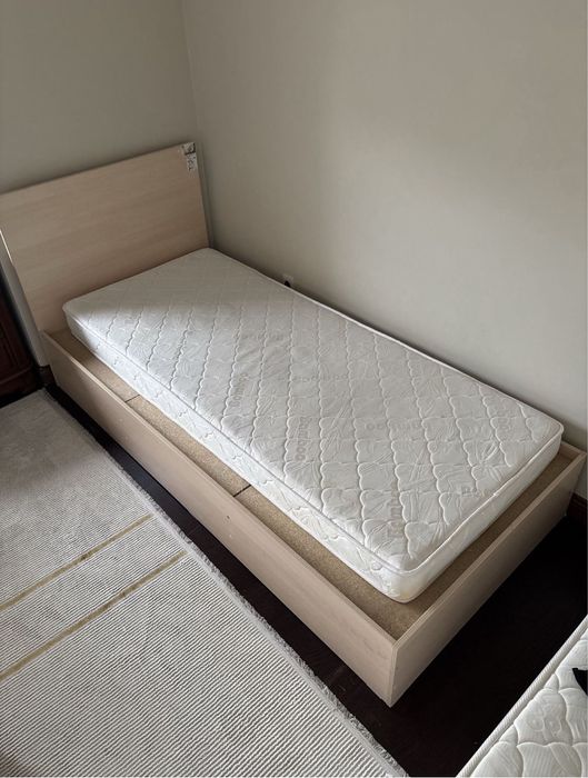 Продам кровать с матрасом
