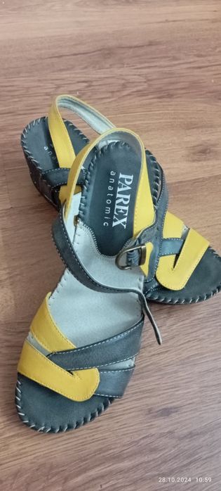 Продам босоножки