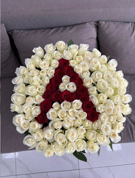 Корзина из Роз с надписью А