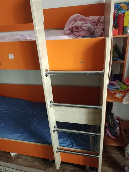 Кровать двухяростная