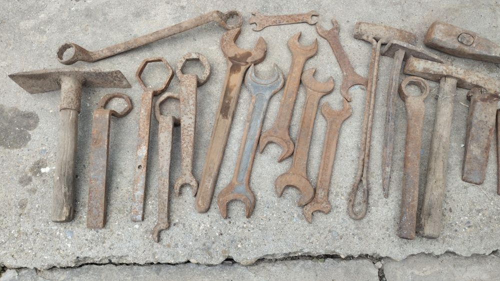 Лот стари инструменти.
-гаечни ключове,чукове и др.