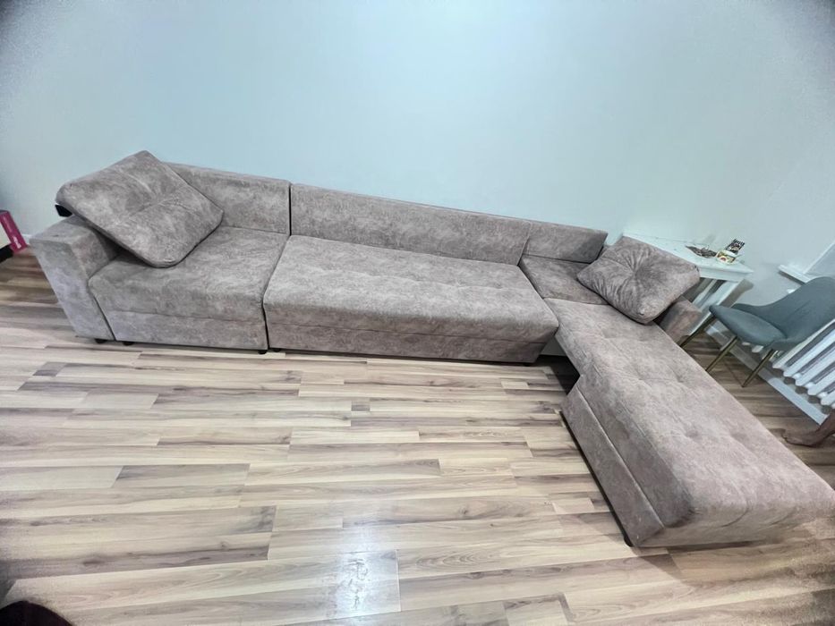 Продам диван, жағдайы жақсы. Жұмсақ, отырғанда батпайды, дақ жоқ.