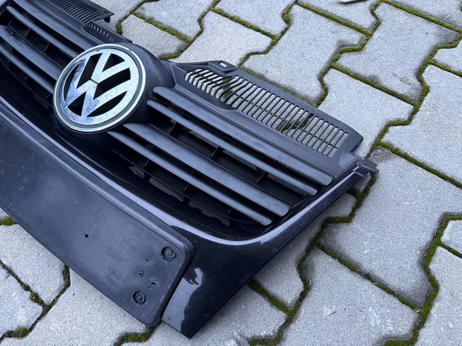 ОТЛИЧНА ОРИГИНАЛНА Решетка / Маска / С Емблема Комплект за -Vw Golf 5-