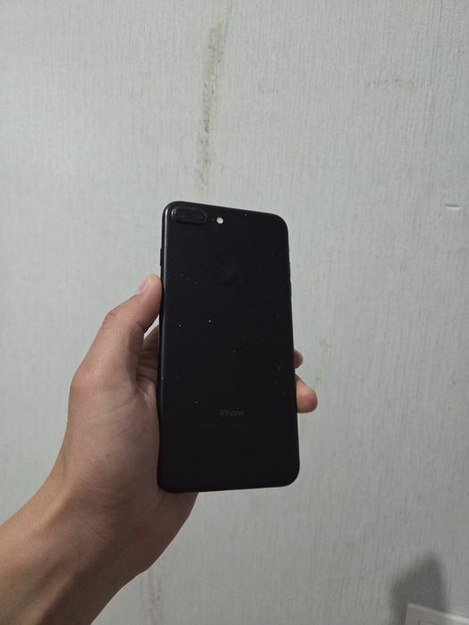 Продам iPhone 7+