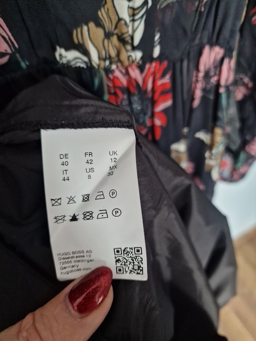 Страхотна дамска рокля HUGO BOSS  размер 42