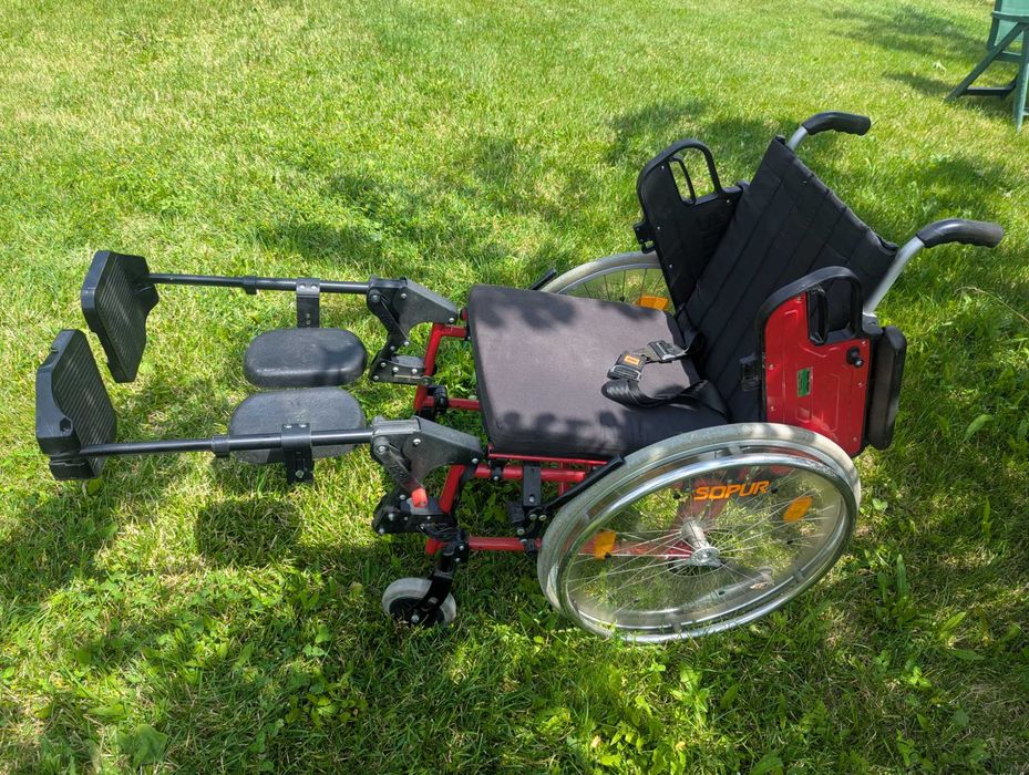 Carucior pliabil pentru persoane cu probleme speciale