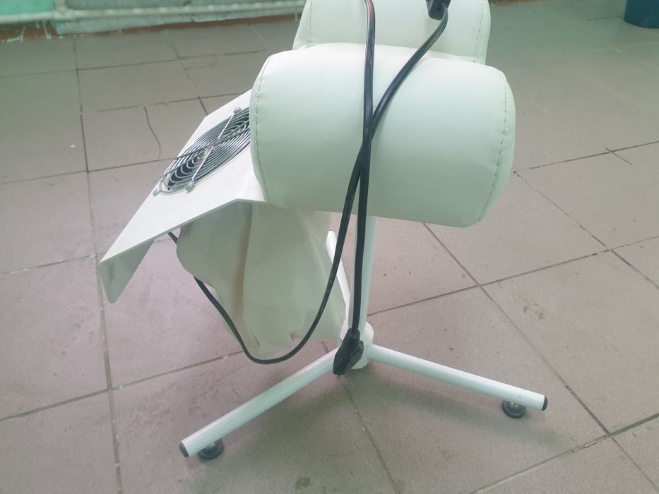 Пылесос для педикюра со стойкой