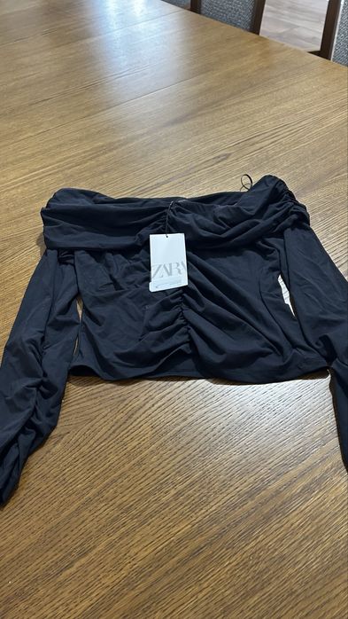 Топ Zara с открытыми плечами