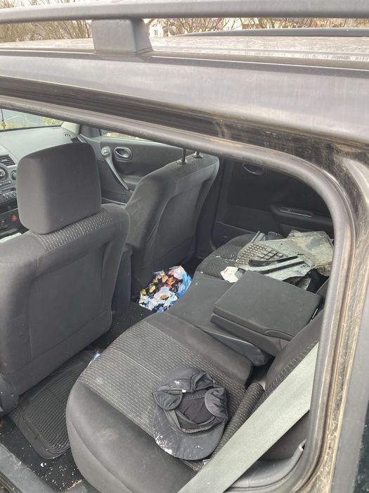 Dezmembrez sau vand intreaga renault megane 2