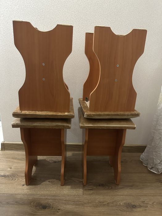 Продаются стулья (4 штуки)