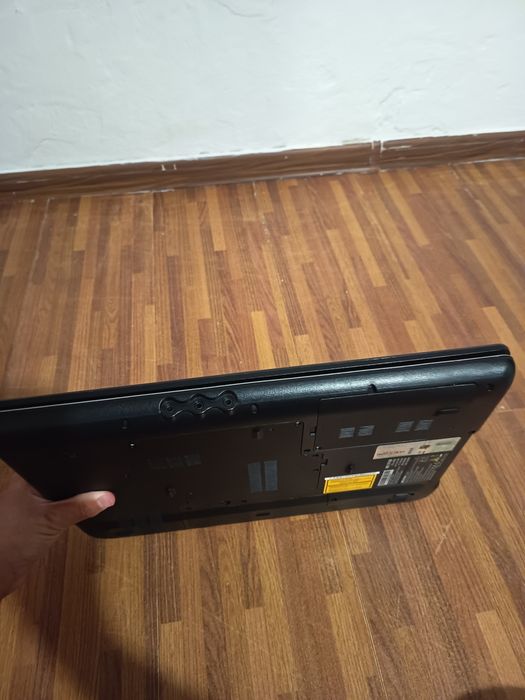 Vând laptop Medion