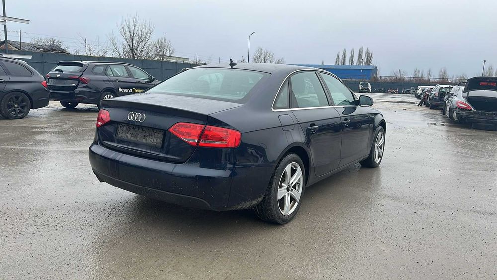Dezmembram AUDI A4 B8 ,2.0 TDI ,Motor CAGA  , An 2011, Automat ,Sedan