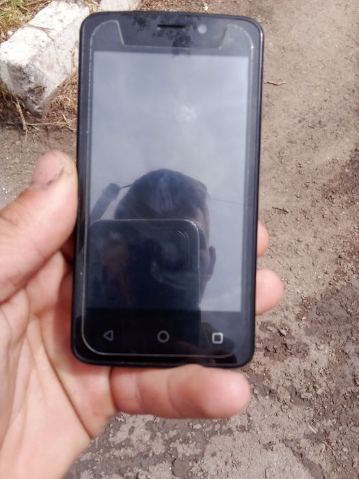 Продам телефон MAXVI