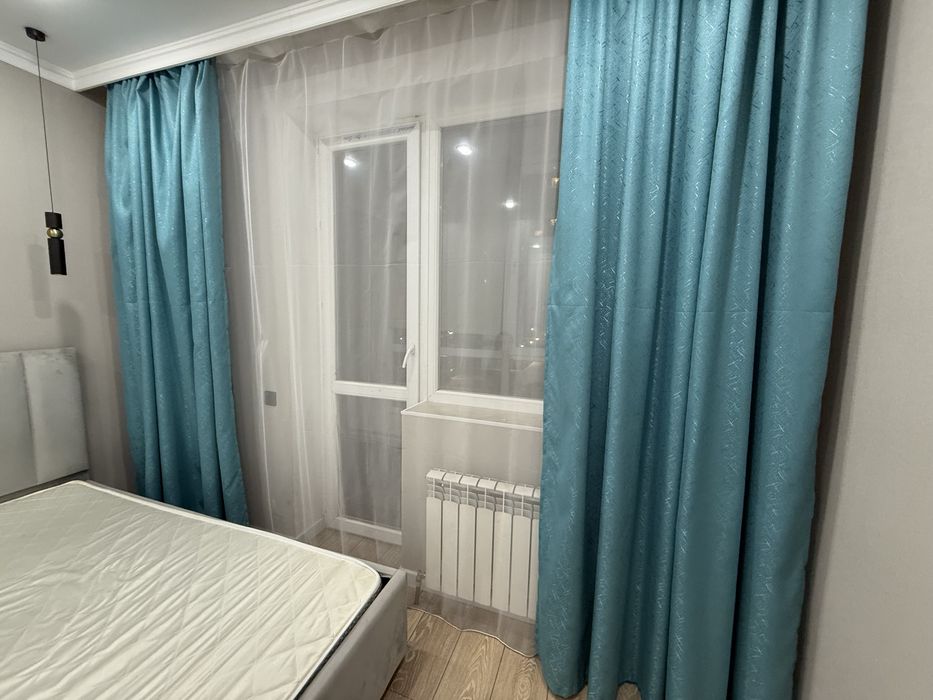 Продаю столы, диван, шторы, кровать