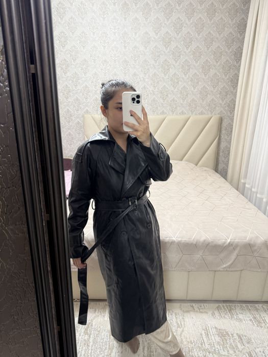 Женский кожаный плащь