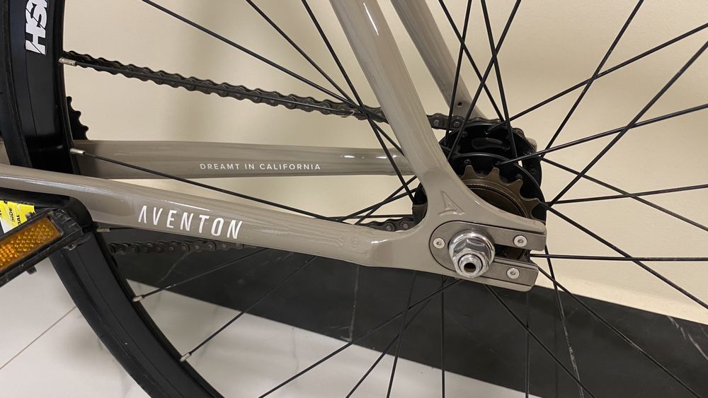 Велосипед трек фикс Aventon