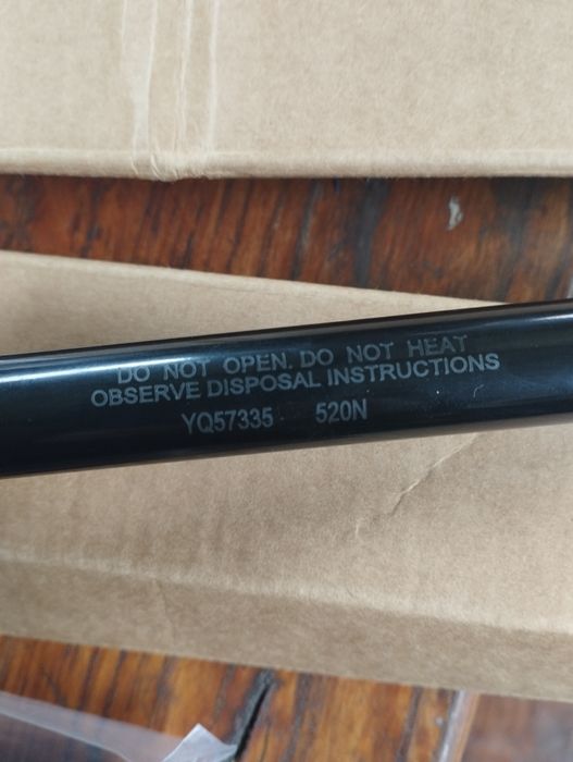 Амортисьори  заден капак за Х5 е53