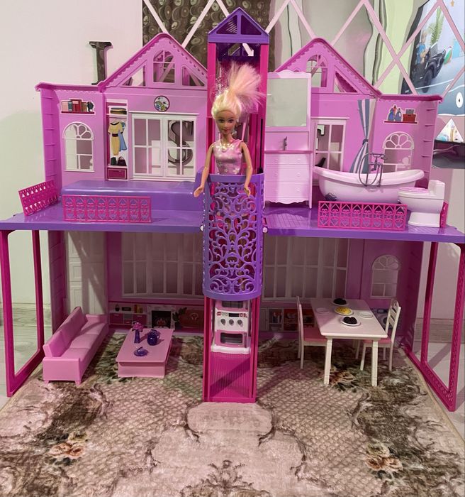 Casa de papusi cu accesorii lift barbie dreamhouse