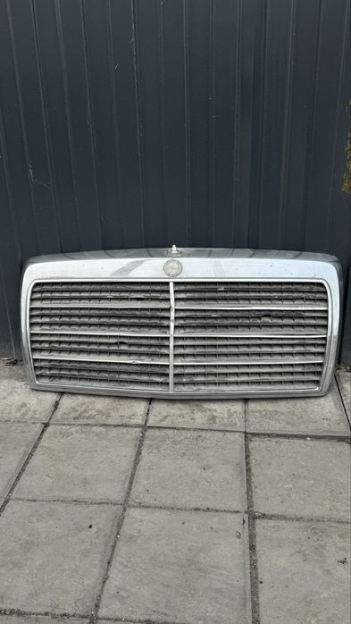 Решетка Mercedes 124