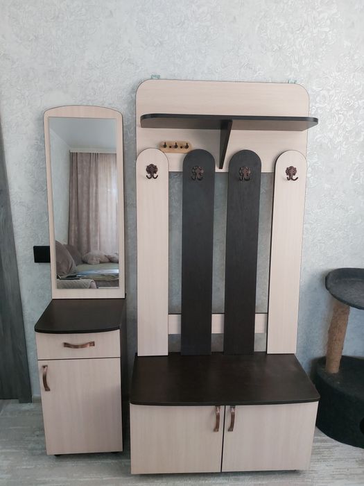 СРОЧНО Продам навесную прихожую