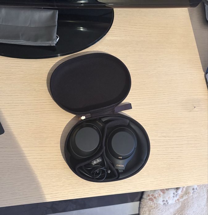 Продаю Sony WH-1000XM4