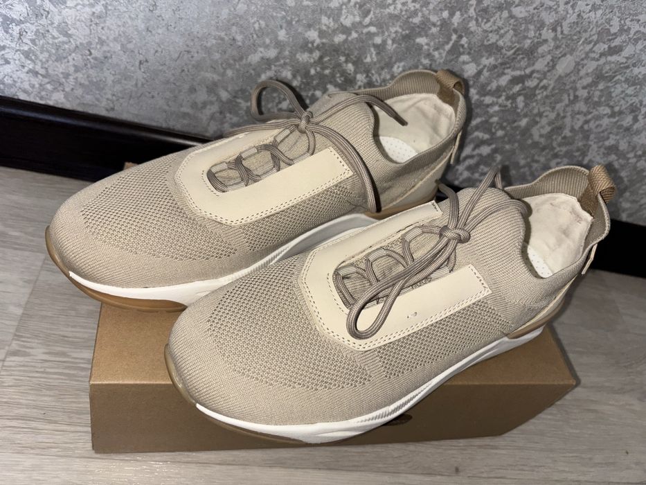 Продам кроссовки MSQ