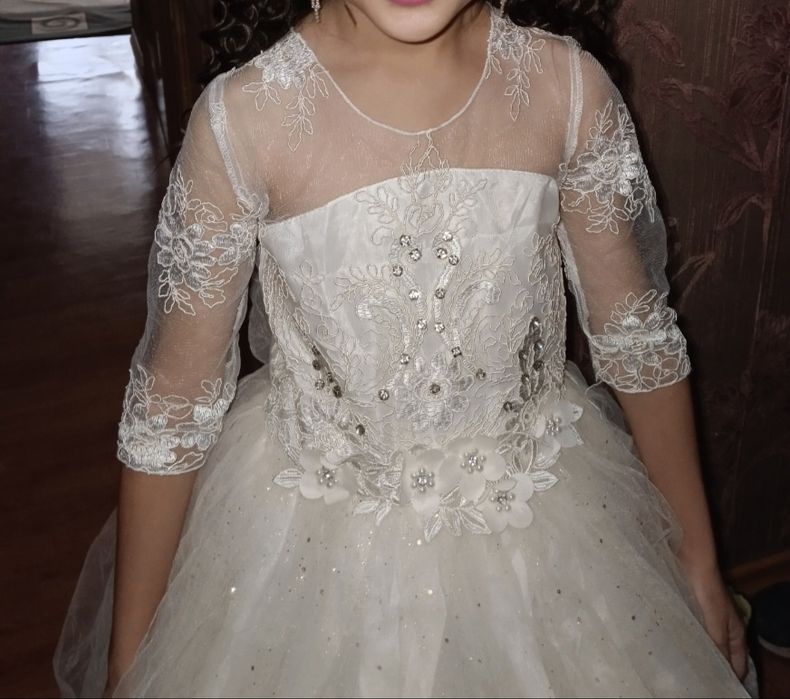 Бальное платье для девочки размен подойдёт от 7-9 лет