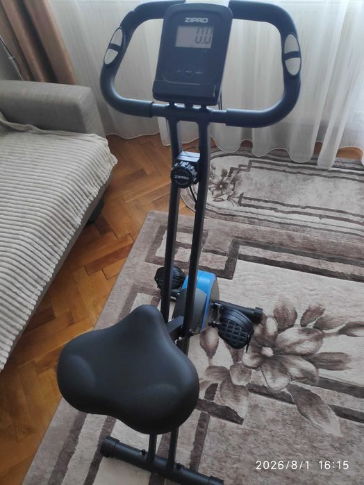 Bicicleta fitness Zipro Future X, Volanta 4.5kg, Greutate max 110 kg, 8 nivele, cu afisaj dist , puls , kcal, pliabil