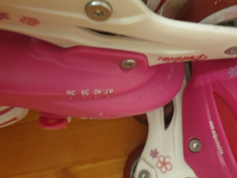 Vând role Barbi second.