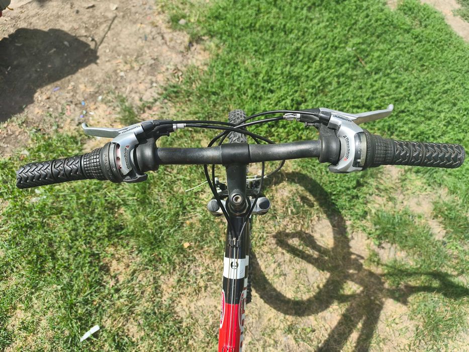 Bicicletă MTB full suspension