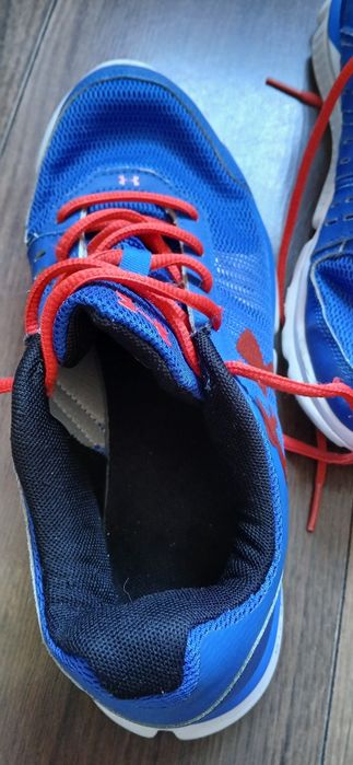 Adidasi fete, Under Armour  mărimea 39, sunt foarte frumoși, fără nici