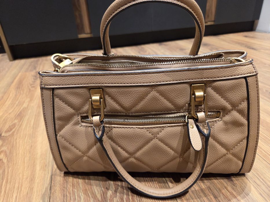 Дамска чанта Guess